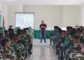 Pakar Komunikasi dan Motivator Nasional Dr Aqua Dwipayana ketika memberikan Sharing Komunikasi dan Motivasi di Yonif 315/Garuda Kota Bogor, Sabtu (13/3/2021). (Foto: Dokumen)