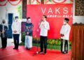 Jokowi saat memberikan keterangan pers usai meninjau pelaksanaan vaksinasi massal COVID-19 di Pendopo Delta Wibawa, Kabupaten Sidoarjo, Jatim, Senin (22/3/2021) siang. (Foto: Sekretariat Presiden) vaksin astrazeneca