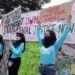 Tolak 50 Ribu Ton Sampah Plastik, River Warrior Indonesia Adakan Aksi di Konsulat Umum AS 10 River Warrior Indonesia melakukan aksi penolakan sampah plastik sebanyak 50 ribu ton setiap tahun yang diekspor oleh Amerika Serikat ke Indonesia, Kamis (25/03/2021). (Foto: Rangga Aji/Tugu Jatim)