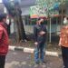 Kepala Dinkes Kota Malang Husnul Muarif (tengah) saat survei lokasi vaksinasi drive thru bersama perwakilan aplikasi Halodoc Sabtu (20/3/2021). (Foto: Istimewa/Tugu Jatim)