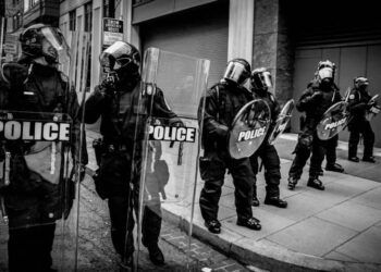 Ilustrasi polisi. (Foto: Unsplash) badge award uu ite
