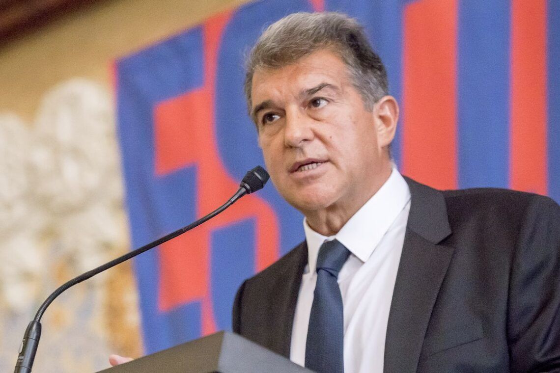 Barcagate, Skandal Korupsi yang Seret Eks Presiden Barcelona 1 Eks Presiden Barcelona, Josep Maria Baromeu yang ditankap kepolisian Catalunya, Spanyol akibat dugaan skandal korupsi. (Foto: barcablaugraners.com) barcagate tugu jatim