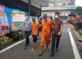 AP (kiri) dan rekannya adalah tersangka perampokan dan pembunuhan pengusaha ATK di Kabupaten Malang. (Foto: Rap/Tugu Jatim)