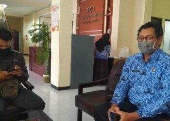 Kasubid Formasi Badan Kepegawaian Daerah (BKD) Kabupaten Kediri, Andri Sugianto (kanan) ketika ditemui Tugu Jatim. (Foto: NOE/Tugu Jatim) pemkab kediri, formasi cpns nakes kabupaten kediri,