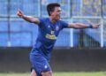 Pemain Arema FC Dedik Setiawan saat berlaga. (Foto: IG AremaFCofficial/Tugu Jatim)
