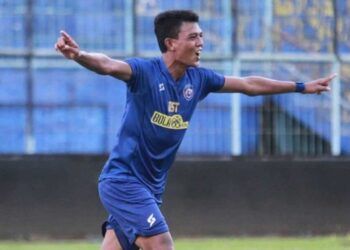 Pemain Arema FC Dedik Setiawan saat berlaga. (Foto: IG AremaFCofficial/Tugu Jatim)