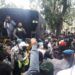Massa aksi demo pada momen International Women;s Day di Malang berujung ricuh di kawasan Stadion Gajayana Malang, Senin (8/3/2021). (Foto: Azmy/Tugu Malang/Tugu Jatim)