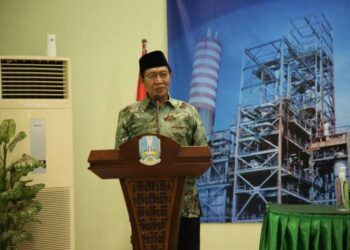 Bupati Tuban H. Fathul Huda saat membuka pelatihan K3 di BLK yang diselenggarakan GRR Tuban pada Senin (29/03/2021). (Foto: Rochim/Tugu Jatim)
