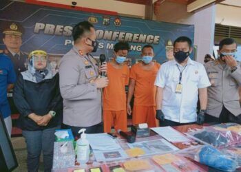 Kapolres Malang AKBP Hendri Umar saat press conference kasus pembunuhan dan pemerkosaan pemandu lagu di Kabupaten Malang, Kamis (25/03/2021). (Foto: Rap/Tugu Jatim)