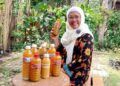 Anis Ekowati, pemilik jamu tradisional "Pacul Permai" di Desa Pacul, Kecamatan/Kabupaten Bojonegoro. (Foto: Mila Arinda/Tugu Jatim)