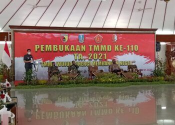 Acara pembukaan Program TNI Manunggal Membangun Desa (TMMD) ke-110 tahun di Pendopo Malowopati Bojonegoro, Selasa (02/03/2021). (Foto : Mila Arinda/Tugu Jatim) emil dardak
