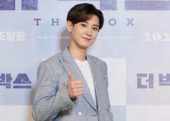 Chanyeol EXO saat menghadiri konferensi pers film “The Box”, Kamis (18/03/2021). (Foto : Instagram/@koreadispatch)