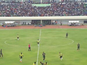 Pertandingan sepak bola di SBWT. (Foto: Rochim/Tugu Jatim)