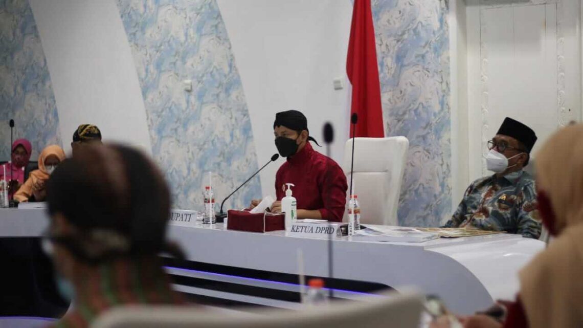 Bupati Trenggalek, Mochamad Nur Arifin alias Gus ipin ketika membuka pembahasan awal Rencana Pembangunan Jangka Menengah Daerah (RPJMD) Kabupaten Trenggalek tahun 2021-2026. (Foto: Zamz/Tugu Jatim)