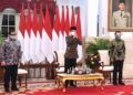 Presiden Jokowi didampingi Seskab Pramono Anung dan Menpora Zainudin Amali membuka Kongres Himpunan Mahasiswa Indonesia (HMI) XXXI secara virtual dari Istana Negara, Jakarta, Rabu (17/3/2021). (Foto: Sekretariat Kabinet) tugu jatim
