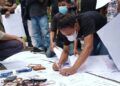 Aksi yang dilakukan Forum Wartawan Tuban atas kasus penganiayaan dan kekerasan yang menimpa jurnalis majalah Tempo, Nurhadi saat berusaha konfirmasi kasus suap pajak di Surabaya. (Foto: Mochamad Abdurrochim/Tugu Jatim) jurnalis tuban, aksi