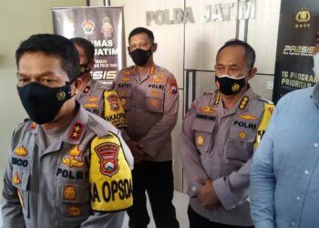 Kapolda Jatim, Irjen Nico Afinta saat memberikan keterangan terkait kasus penganiayaan yang dialami oleh jurnalis Tempo. (Foto: Dokumen/Polda Jatim)