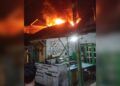 Kebakaran di rumah Jalan Peltu Sujono, Kelurahan Ciptomulyo, Kecamatan Sukun, Kota Malang, Senin (15/3/2021). (Foto: UPT Damkar Kota Malang) kebakaran kota malang