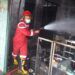 Korsleting Listrik Picu Kebakaran, Sebuah Toko di Grabagan Tuban Hangus Terbakar 14 Petugas pemadam kebakaran Kabupaten Tuban berusaha memadamkan api yang melahap bangunan toko di Kecamatan Grabagan, Kabupaten Tuban, Selasa (9/3/2021). (Foto: Humas BPDB Tuban)