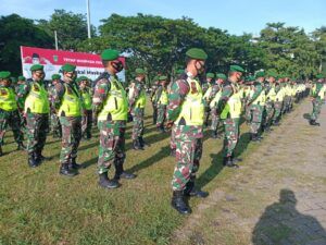 PPKM Mikro Diperpanjang, Kodim Pasuruan Maksimalkan Peran Babinsa Tegakkan Prokes 6 Personel jajaran TNI dari Kodim 0819/Pasuruan. (Foto: Dokumen/Kodim Pasuruan)