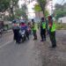 Danramil 11/Beji Pasuruan Minta Warga Tetap Patuhi Prokes 12 Operasi Gakplin Protokol Kesehatan yang dilakukan oleh Koramil 11/Beji jajaran Kodim 0819/Pasuruan, Selasa (9/3/2021). (Foto: Dokumen/Kodim Pasuruan)