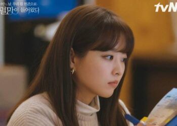 Park Bo Young perankan editor di drama terbarunya “Doom at Your Service” (Foto:Twitter/@CJnDrama)