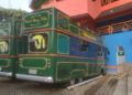 Dua unit bus Macito yang mangkrak diparkir di kawasan Stadion Gajayana Malang. (Foto : Azmy/Tugu Malang/Tugu Jatim)