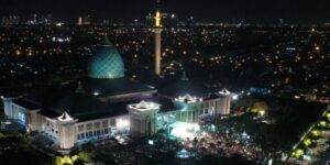 Seluruh Pengurus Sudah Divaksinasi, Masjid Al Akbar Surabaya Siap Gelar Tarawih