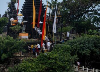 Upacara Melasti di Pantai Balekambang, Kabupaten Malang yang berlangsung tertutup dan eksklusif. (Foto: BEN/Tugu Malang/Tugu Jatim)