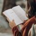 Ilustrasi membaca, salah satu kegiatan yang baik untuk menambah wawasan dan pengetahuan seseorang. (Foto: Unsplash)