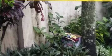 Lokasi penemuan mortir di Jalan Bareng Tenes IV, Klojen, Kota Malang kini sudah digaris polisi. (Foto : Polsek Klojen)
