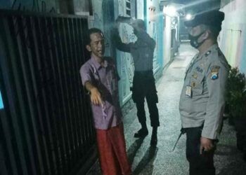 Petugas saat melakukan olah TKP di lokasi kejadian curanmor di Jalan Jaksa Agung Suprapto, Klojen, Kota Malang. (Foto : Humas Polresta Malang Kota) tugu jatim