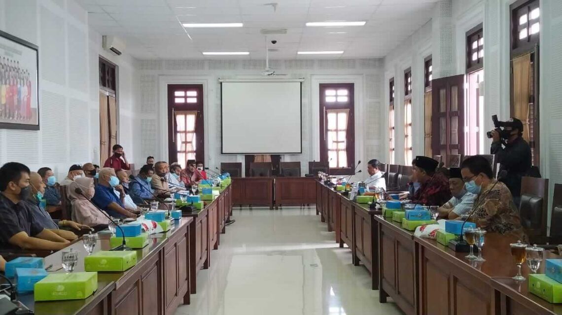 Pedagang Pasar Besar Malang Pertanyakan Transparansi Revitalisasi Pasar Senilai Rp 125 Miliar 5 Agenda hearing antara DPRD Kota Malang dan pedagang Pasar Besar Malang, Kamis (4/3/2021). (Foto : Azmy/Tugu Malang/Tugu Jatim)