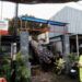 1,5 Jam Hujan Deras dan Angin Kencang Landa Malang, Pohon Tumbang di 10 Titik 13 Pohon kenari setinggi sekitar 12 meter di Jalan Thamrin Gang 3, dekat kantor sekretariat PDI-P Ranting Klojen Kota Malang tumbang menimpa sebuah rumah, Minggu (14/3/2021). (Foto : Azmy/Tugu Malang/Tugu Jatim)