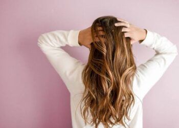 Ilustrasi perempuan yang memiliki rambut panjang. (Foto: Pixabay)