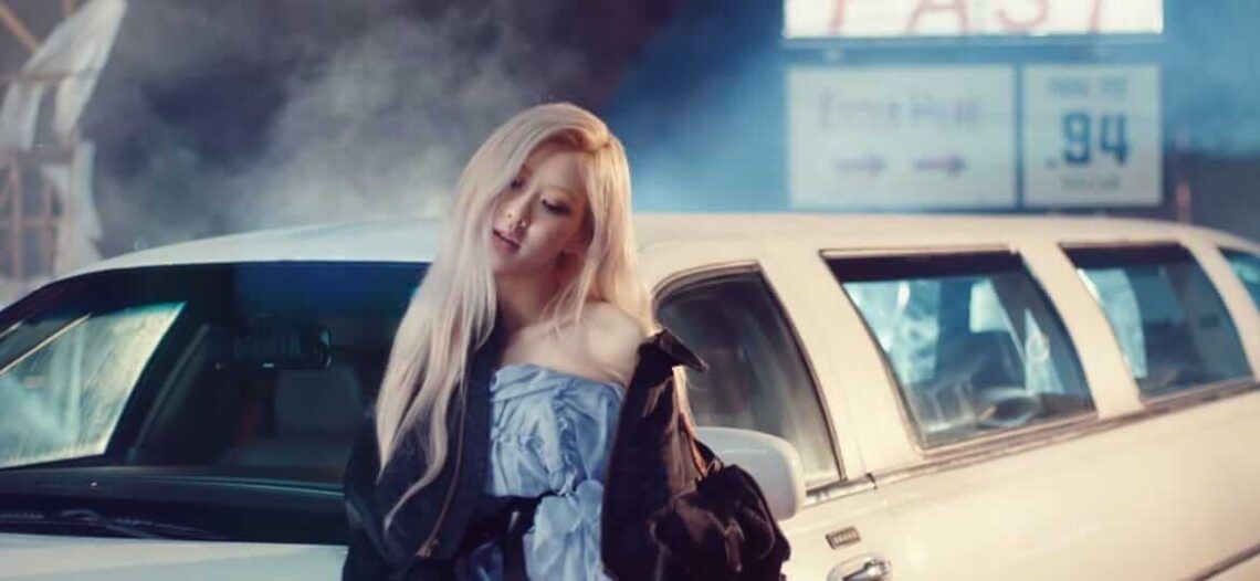 Sukses Besar, Lagu Debut Solo Rosé BLACKPINK jadi Pemuncak Tangga Lagu Billboard 5 Rosé, personel BLACKPINK yang baru saja merilis album solo berjudul "R". (Foto: Youtube/BLACKPINK)