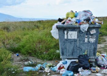 Ilustrasi limbah sampah plastik yang mulai dilarang oleh Pemkot Malang per Maret ini. (Foto: Pixabay) tugu jatim