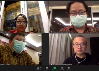 2 pasangan calon Ketum dan Sekjen AJI, Ika Ningtyas, Sasmito Madrim, Revolusi Riza, dan Dandy Koswara. (Foto: Dokumen/Tugu Jatim) sasmito-ika, ketum aji, sekjen aji. tugu jatim
