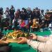 Jembatan Lama Kota Kediri Injak Usia 152 Tahun, Bersih-bersih dan Selamatan Digelar 9 Acara selamatan untuk memperingati Jembatan Lama Kota Kediri yang telah berusia 152 tahun. Jembatan besi tertua di Jawa. (Foto: NOE/Tugu Jatim)