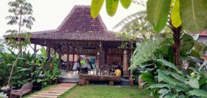 Kopi Sontoloyo, Tongkrongan Unik Bernuansa Jawa Tradisional di Kota Batu