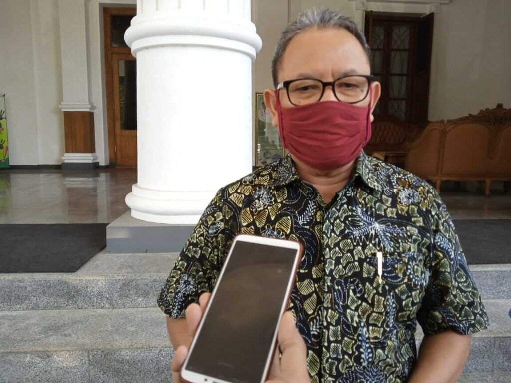 Wakil Bupati Tuban, Noor Nahar Husein saat memberikan pernyataan terkait persiapan Pemkab Tuban dalam melakukan pembelajaran tatap muka. (Foto: Mochamad Abdurrochim/Tugu Jatim)