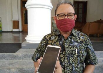 Wakil Bupati Tuban, Noor Nahar Husein saat memberikan pernyataan terkait persiapan Pemkab Tuban dalam melakukan pembelajaran tatap muka. (Foto: Mochamad Abdurrochim/Tugu Jatim)