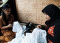 Kegiatan membatik untuk anak muda di Kampung Budaya Polowijen. (Foto : Azmy/Tugu Malang/Tugu Jatim) kampung wisata tematik di malang terancam bubar