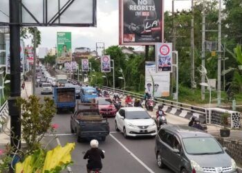 Salah satu titik kemacetan di Jalan Ranugrati, Kota Malang. (Foto: Azmy/Tugu Jatim)