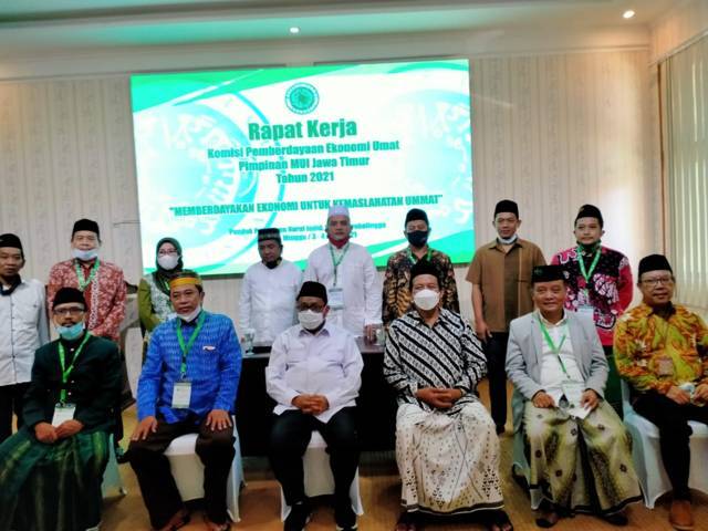 KPEU MUI Jawa Timur menggelar rapat kerja (raker) di Pondok Pesantren Nurul Jadid Paiton Probolinggo. (Foto: KPEU MUI Jawa Timur/Tugu Jatim)