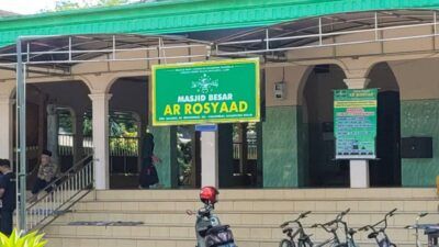 Di Kompleks Masjid Ar-Rosyaad, Ketua Lesbumi PBNU Kiai Agus Sunyoto akan dikebumikan. (Foto: Noe/Tugu Jatim)