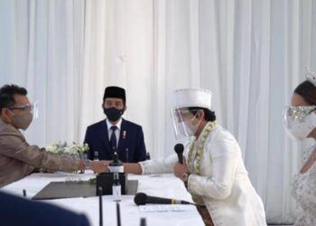 Saat Atta Halilintar mengucapkan ijab kabul disaksikan oleh Presiden Jowoki. (Foto: YouTube Sekretariat Presiden/Tugu Jatim)