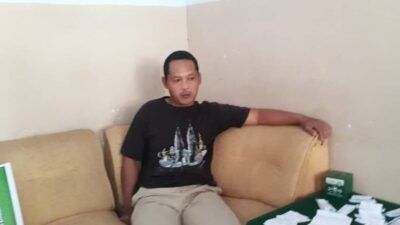 Ketua RT Desa Putukrejo Aminuddin saat menjelaskan soal warganya yang menjual senpi ilegal. (Foto: Rap/Tugu Jatim)