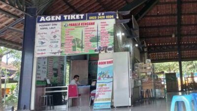 Agen travel di Terminal Rajekwesi Bojonegoro. (Foto: Mila Arinda/Tugu Jatim)