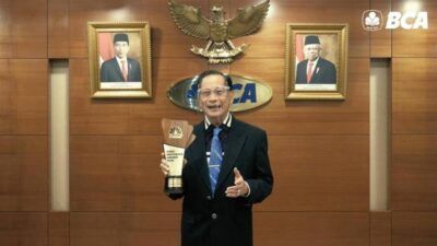 PT Bank Central Asia Tbk (BCA) melalui Presiden Direktur Jahja Setiaatmadja meraih penghargaan “The Most Influential Leader” yang menegaskan kepemimpinan dan keteladanannya di BCA menjadi inspirasi di bidang ekonomi dan pembangunan. (Foto: bca.co.id/Tugu Jatim)